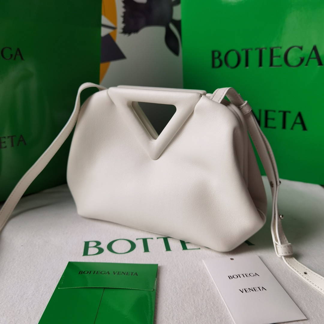 보테가베네타 The Triangle 미니 파우치 화이트 숄더백